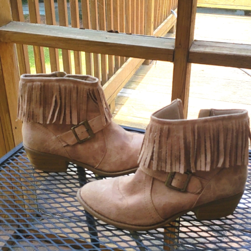 SODA boots 9